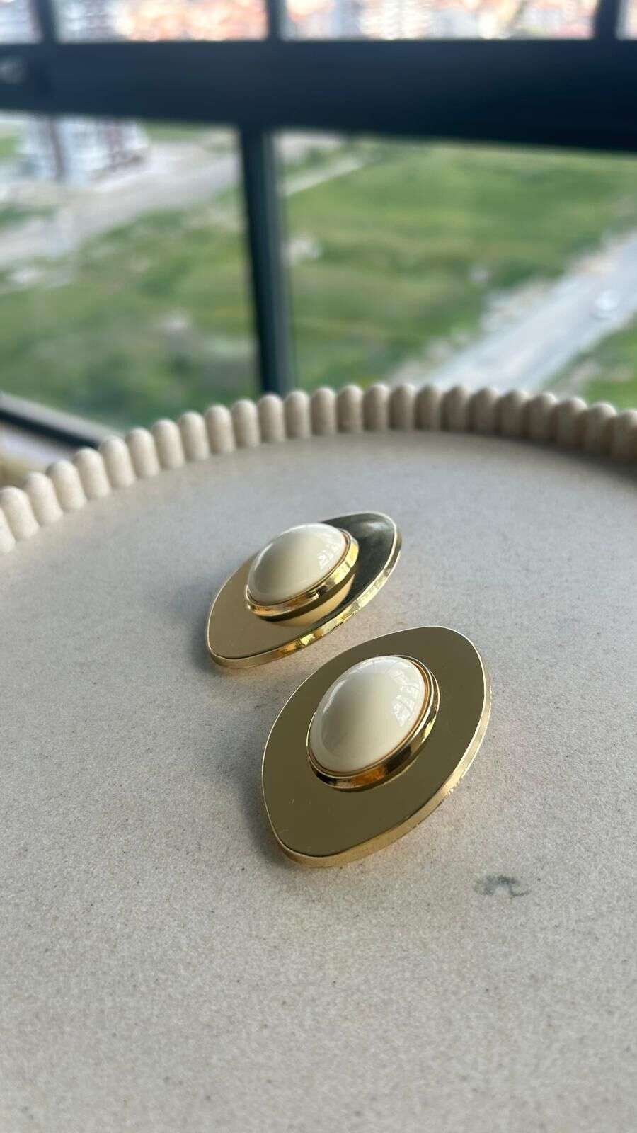 İnci Detaylı Gold Oval Küpe Beyaz