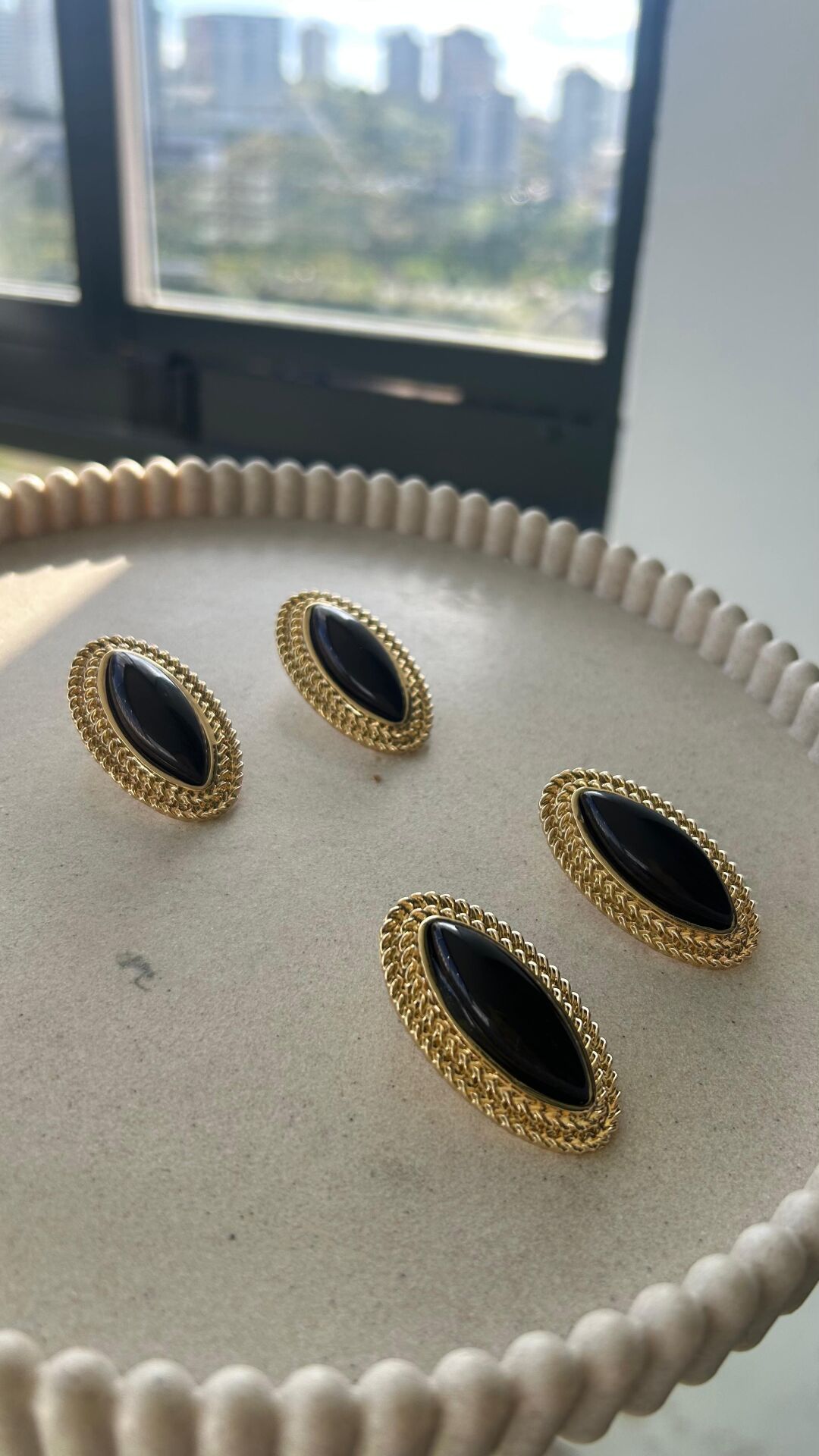 Oniks Gold Küpe Siyah