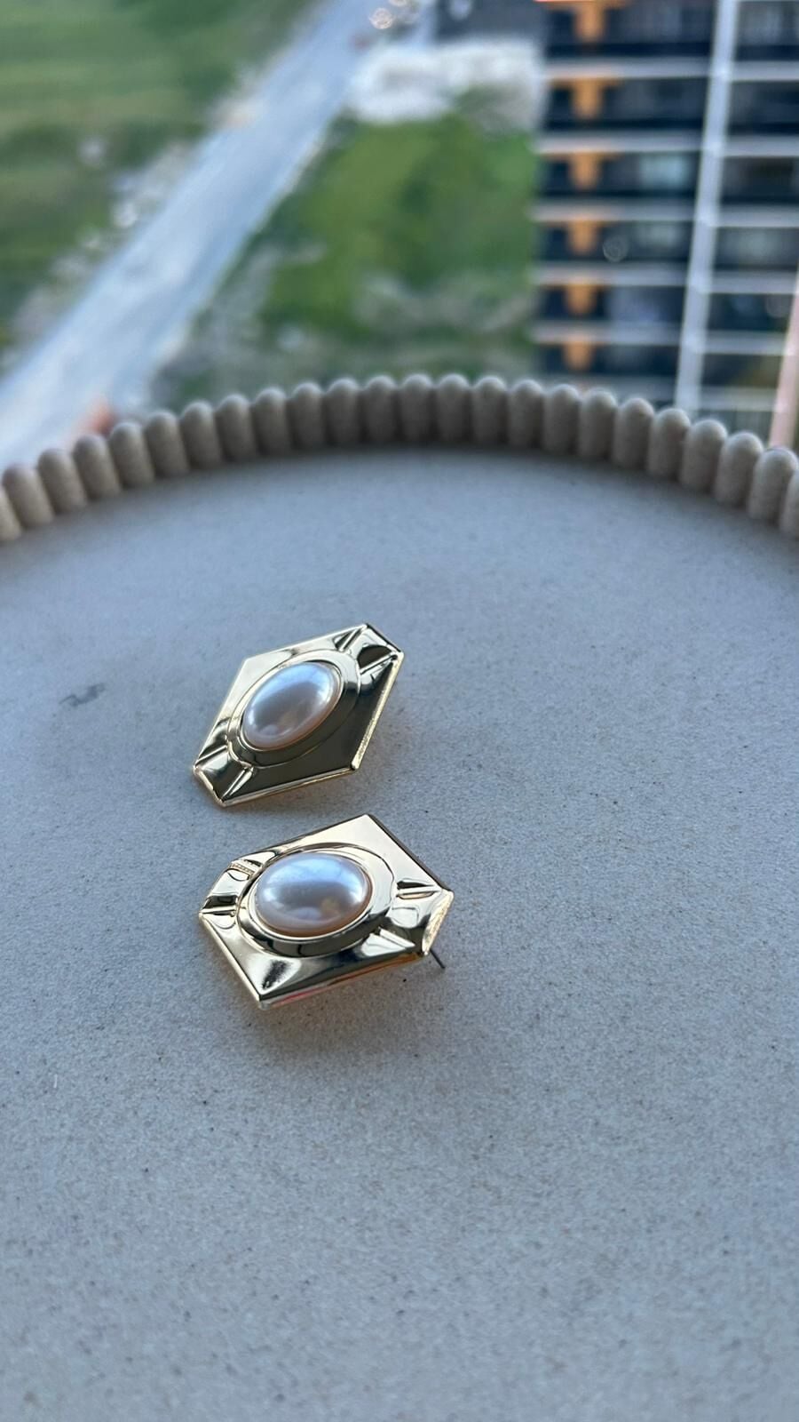İnci Detaylı Geometrik Küpe Gold