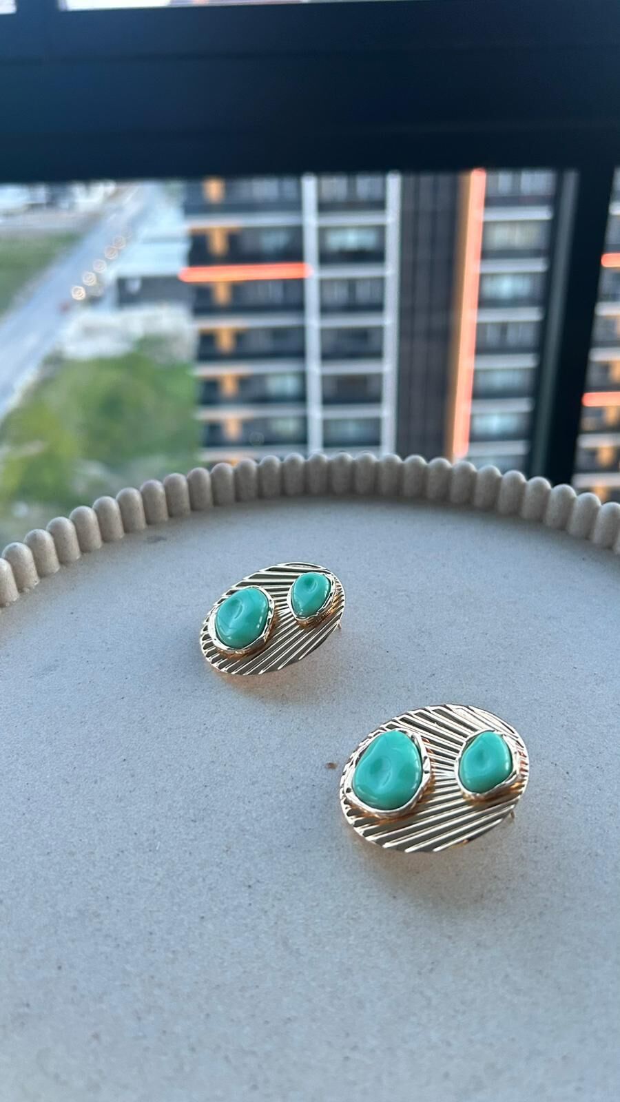 Taş Detaylı Varyantlı Vintage Gold Küpe Turkuaz